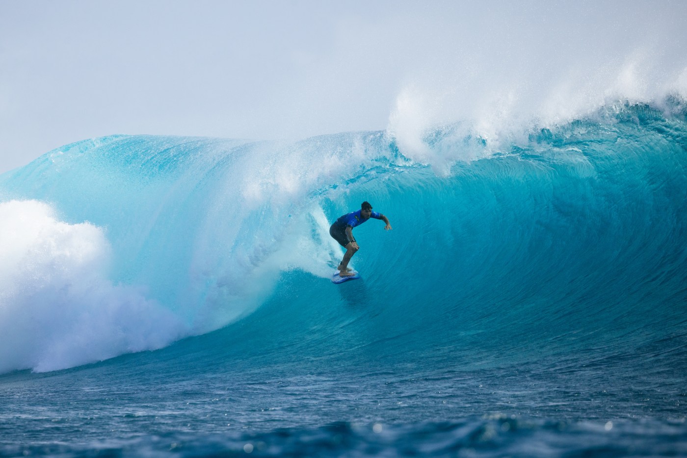 Габриэль Медина на волне Cloudbreak во время Fiji Pro 2026
